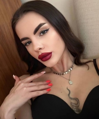Алла, 22